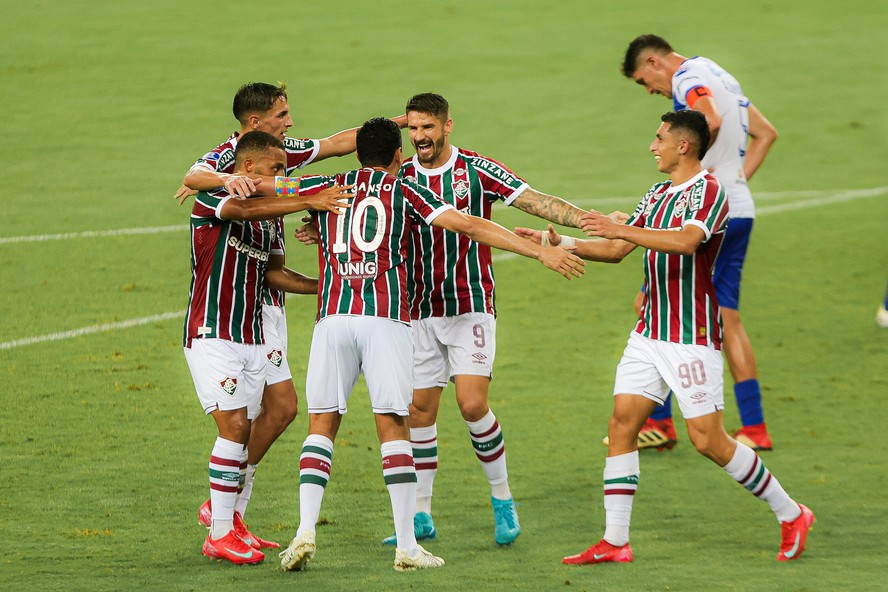 Jogadores do Fluminense comemoram um dos cinco gols marcados
