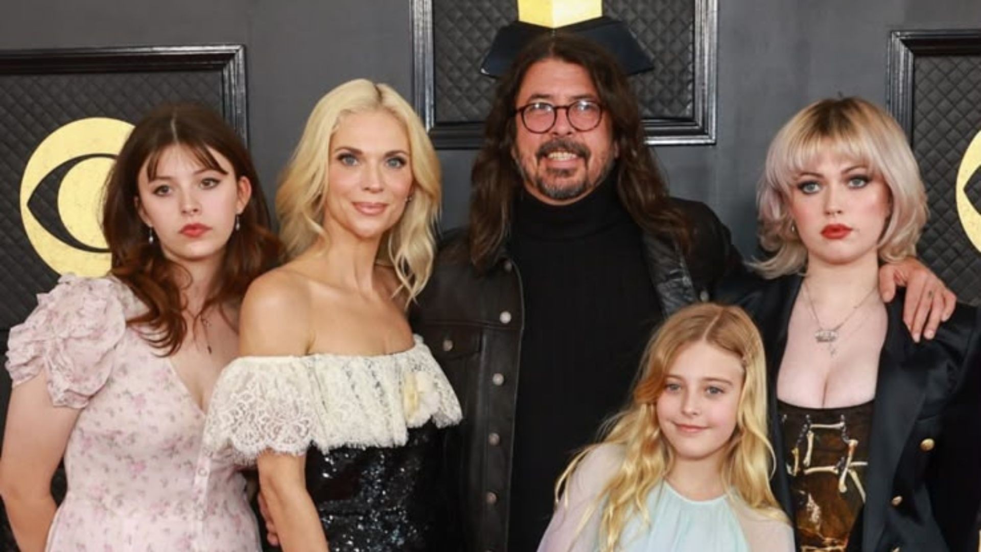 Casado há 23 anos, Dave Grohl teve uma quarta filha fora da relação em 2024 - QTU Questões do Universo