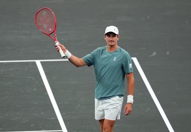 João Fonseca vence top-30 do mundo e vai às quartas no ATP 500 de Munique