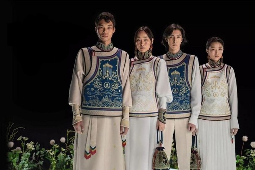 Uniforme da Mongólia para desfile de abertura das Olimpíadas de Paris-2024
