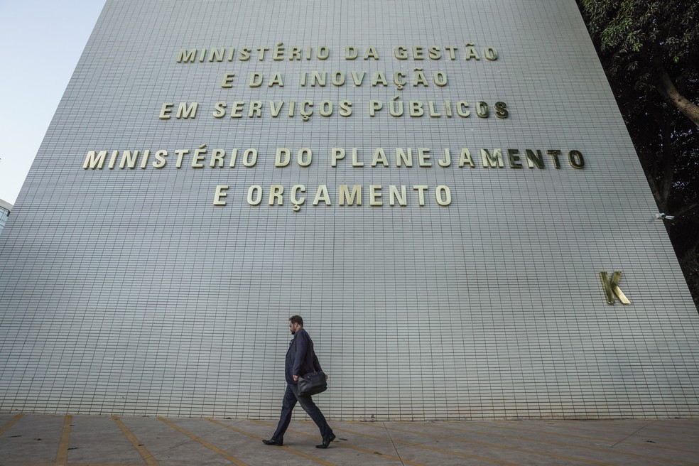 Fachada do prédio do Ministério do Planejamento e Orçamento e do Ministério da Gestão e da Inovação em Serviços Públicos — Foto: Rafa Neddermeyer / Agência Brasil