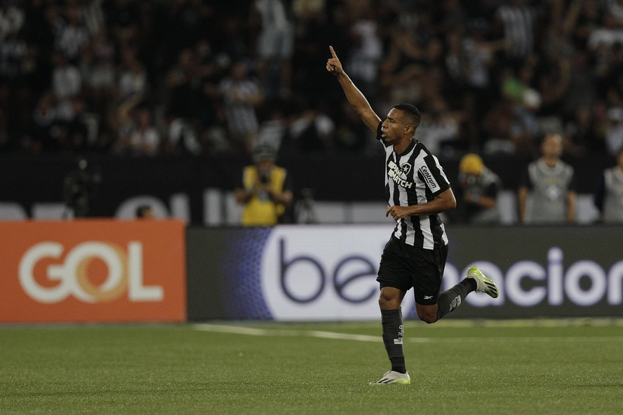 Bola de Cristal prevê que Botafogo deve manter vantagem de 10
