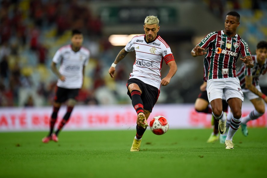 Flamengo domina o Fluminense e larga na frente na semifinal do ...