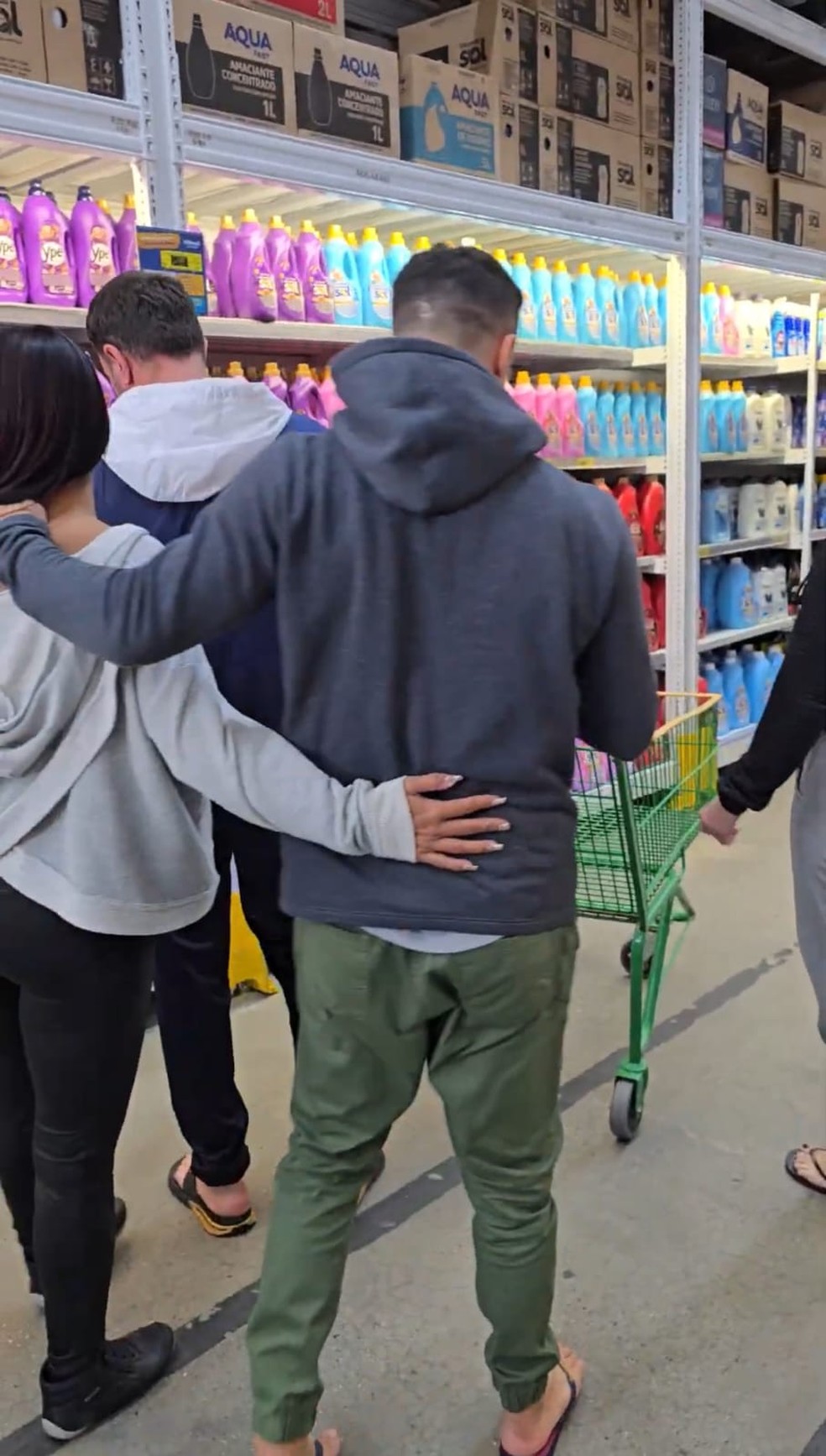 Família poliamorosa mostra planejamento para compras de R$ 6 mil e rotina compartilhada — Foto: Divulgação CO Assessoria