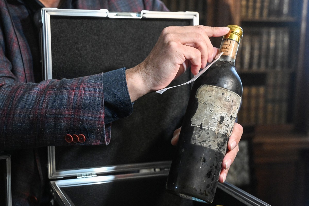 Entre os mais caros do mundo: vinho francês escondido sob castelo tcheco é restaurado após 130 anos