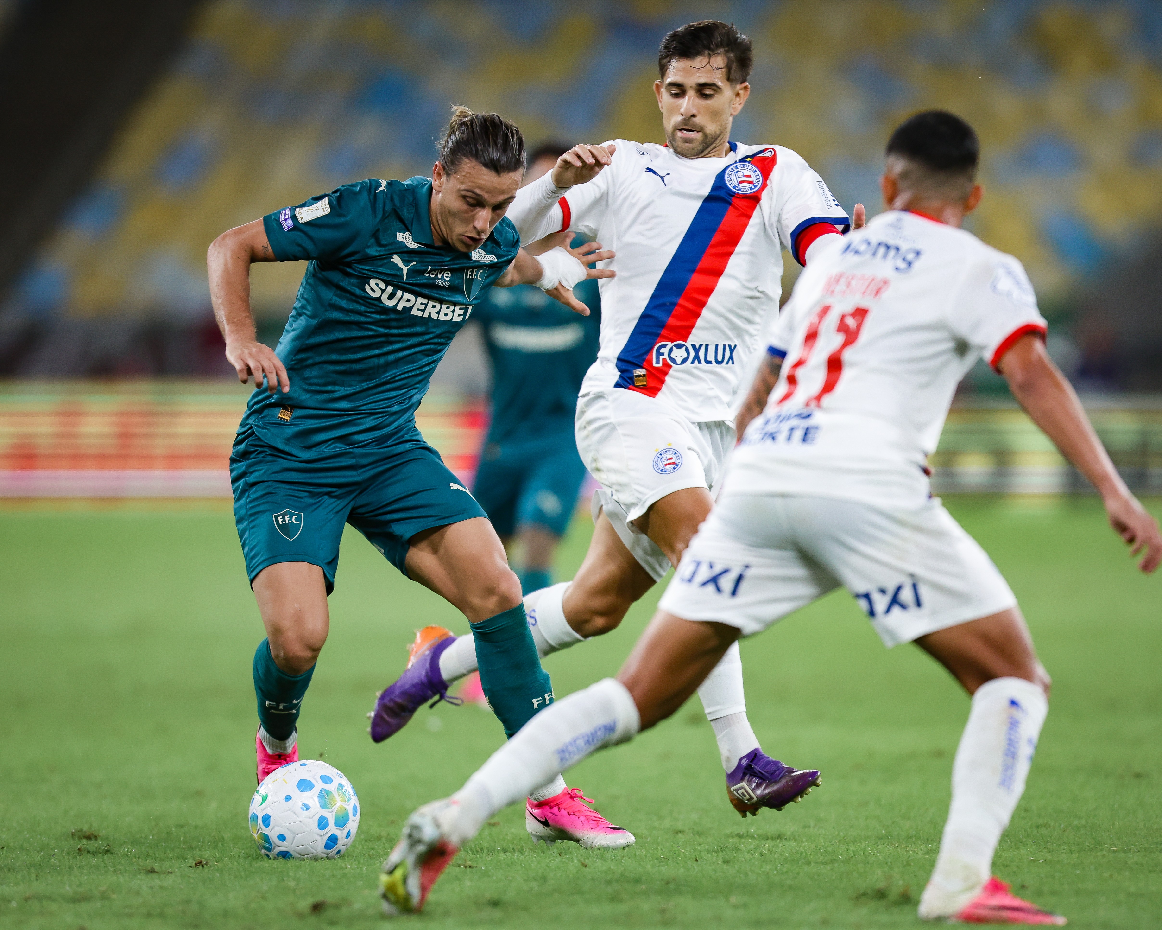 Fluminense e Bahia protagonizam empate animado, mas sem gols no Maracanã