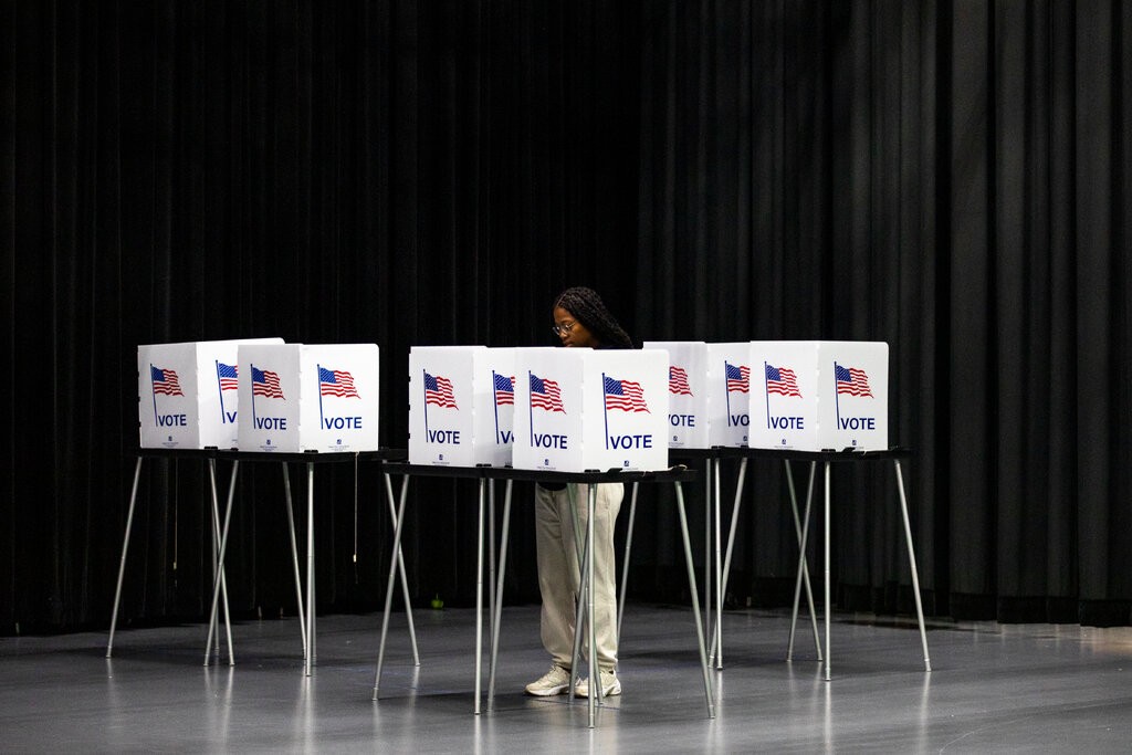 Governo Trump exige que estados alterem regras de votação sob pena de perderem verbas antiterrorismo