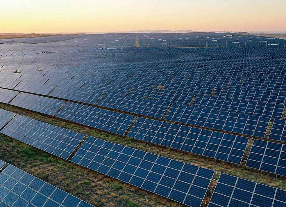 A capacidade instalada de energia solar da China ultrapassou, pela primeira vez, a das usinas a carvão — Foto: Greg Baker/AFP