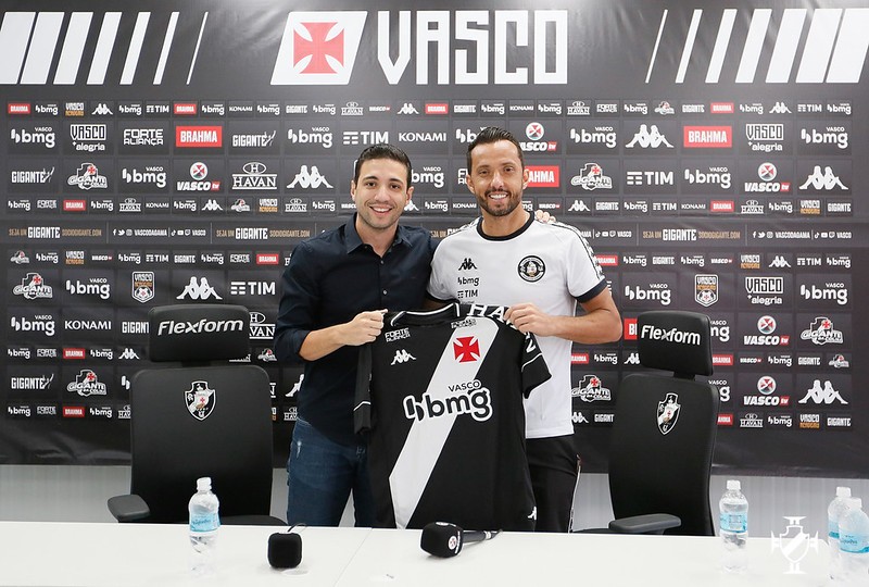 Vasco negocia com novos patrocínios de olho em diminuir distância para ...