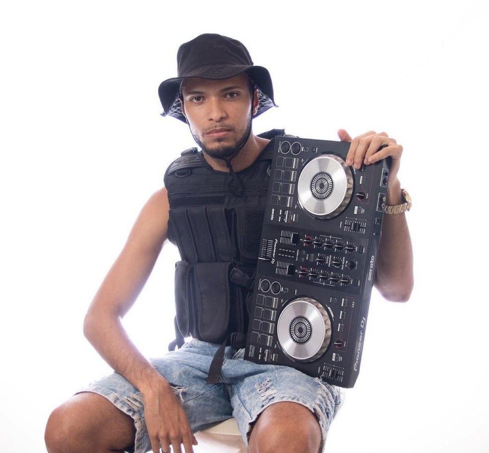 Alex Matos Adriano, o DJ Lekin, morto em ataque de criminosos na comunidade do Catiri — Foto: Reprodução