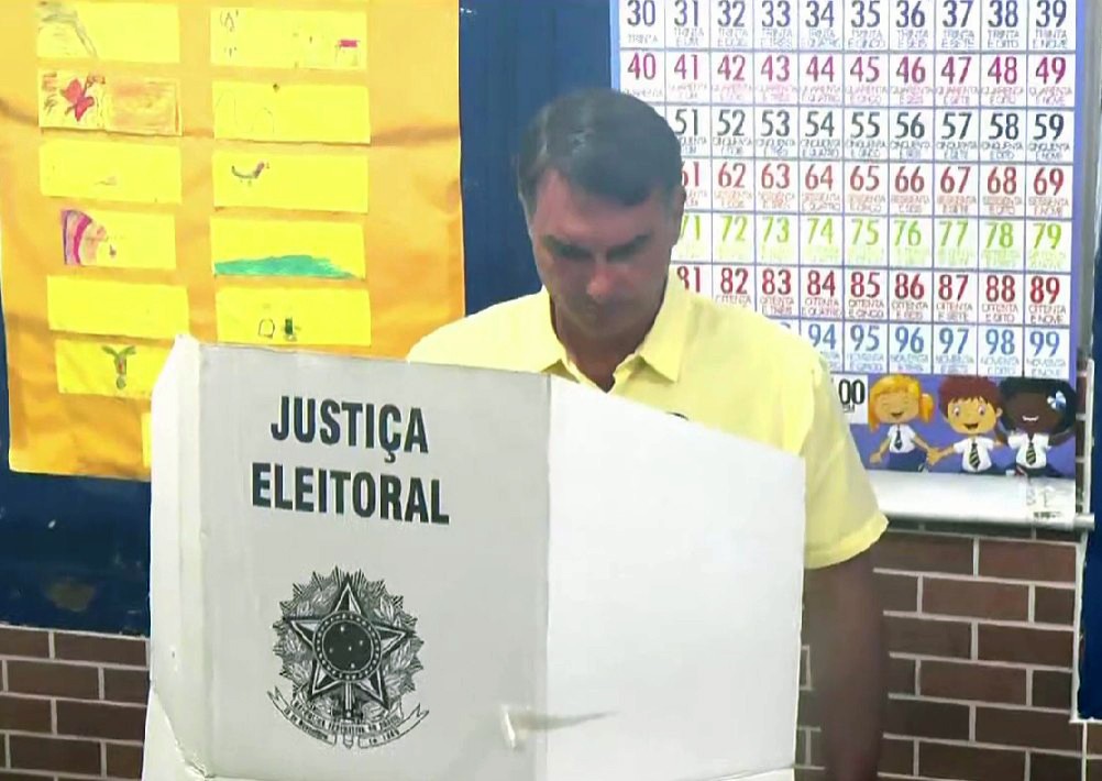 Flávio Bolsonaro perde votos em 939 municípios entre os turnos; veja mapa
