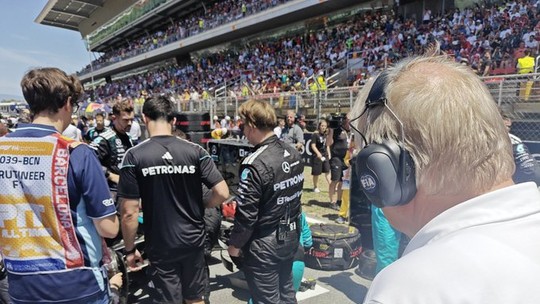 Mercedes troca freios de Antonelli às pressas antes da largada na Catalunha; FIA acompanha operação Mercedes troca freios de Antonelli às pressas antes da largada na Catalunha; FIA acompanha operação