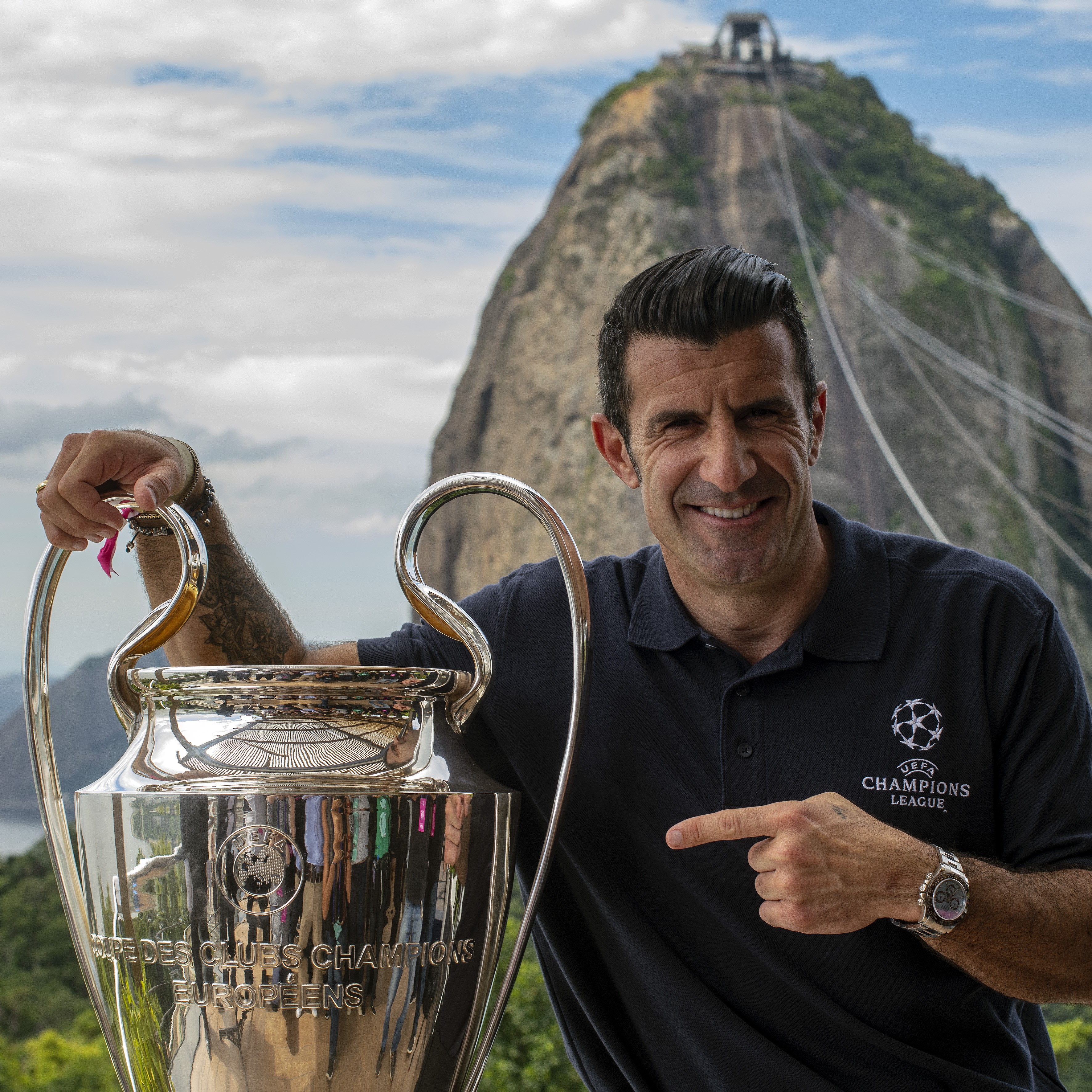 Figo pede saída de Infantino e faz duro ataque ao presidente da Fifa: 