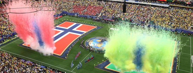 Brasil e Noruega se enfrentam no New York/New Jersey Stadium — Foto: CHARLY TRIBALLEAU / AFP