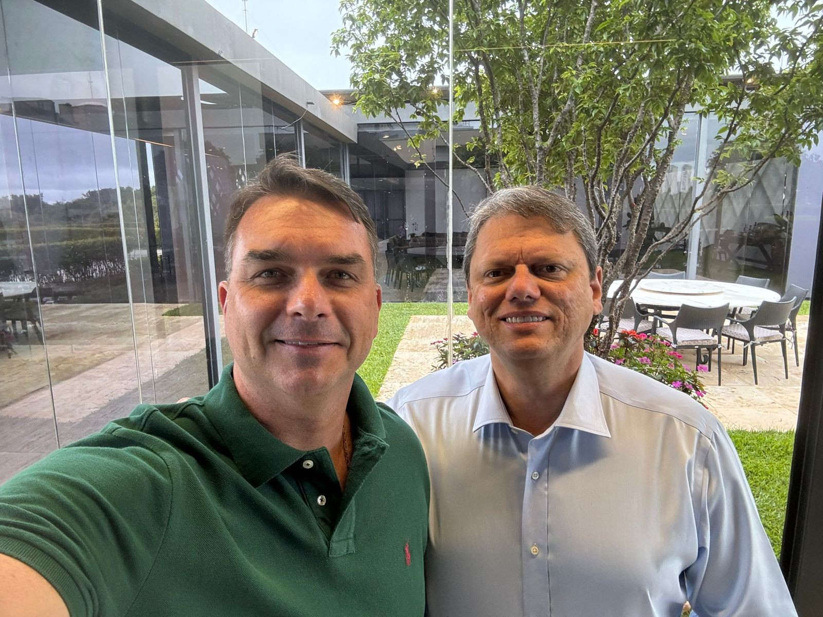 Bolsonaro respalda a su hijo Flávio como candidato presidencial para 2026