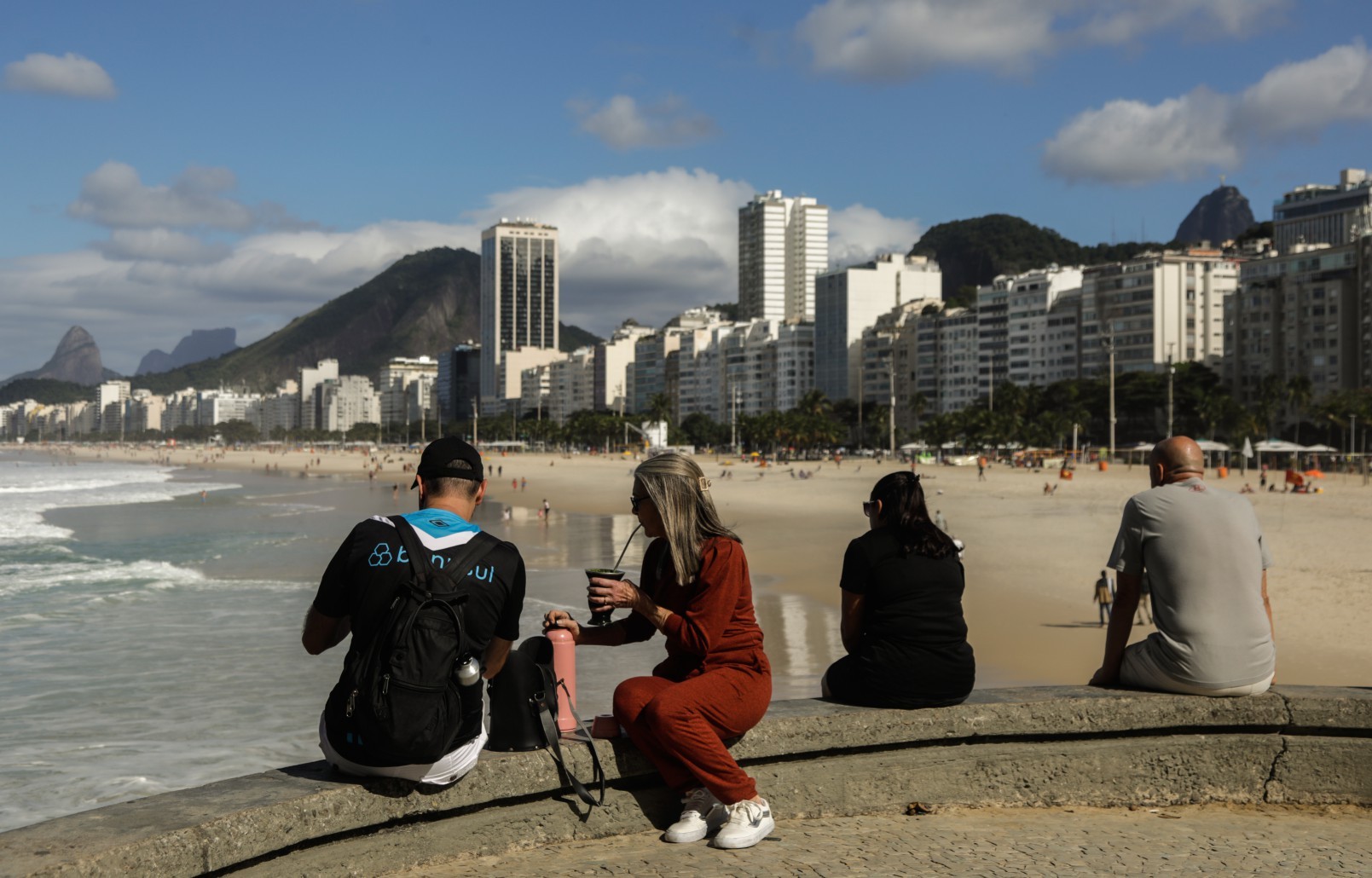 Frente fria chega com chuva e queda brusca de temperatura no fim de semana