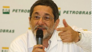 Sérgio Gabrielli foi nomeado presidente da Petrobras no segundo mandato de Lula e continuou no comando da empresa  até fevereiro de 2013, já no governo de Dilma Rousseff. No seu mandato, a estatal segurou os preços dos combustíveis — Foto: Domingos Peixoto/Agência O Globo