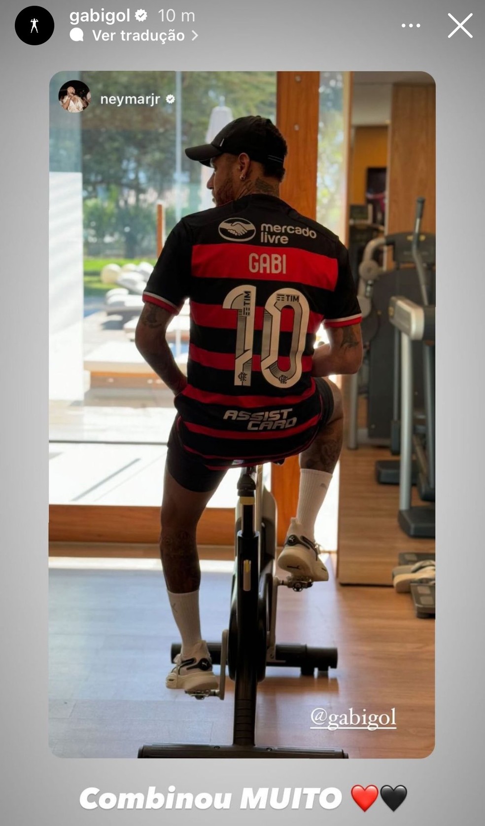 'Combinou muito', disse Gabigol sobre Neymar utilizando a camisa do Flamengo com seu ex-número — Foto: Reprodução