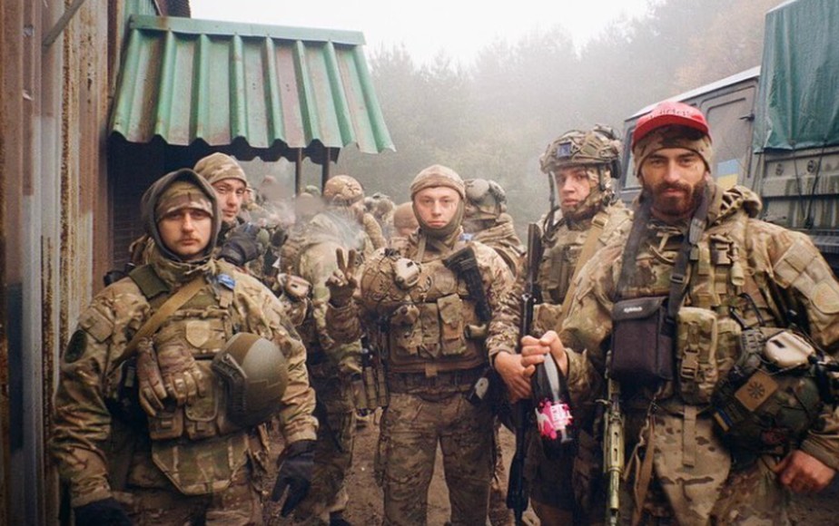 HOOLIGANS/フーリガンズ/U-SOLDIER De 'hooligans' a combatentes: torcida organizada forma batalhão