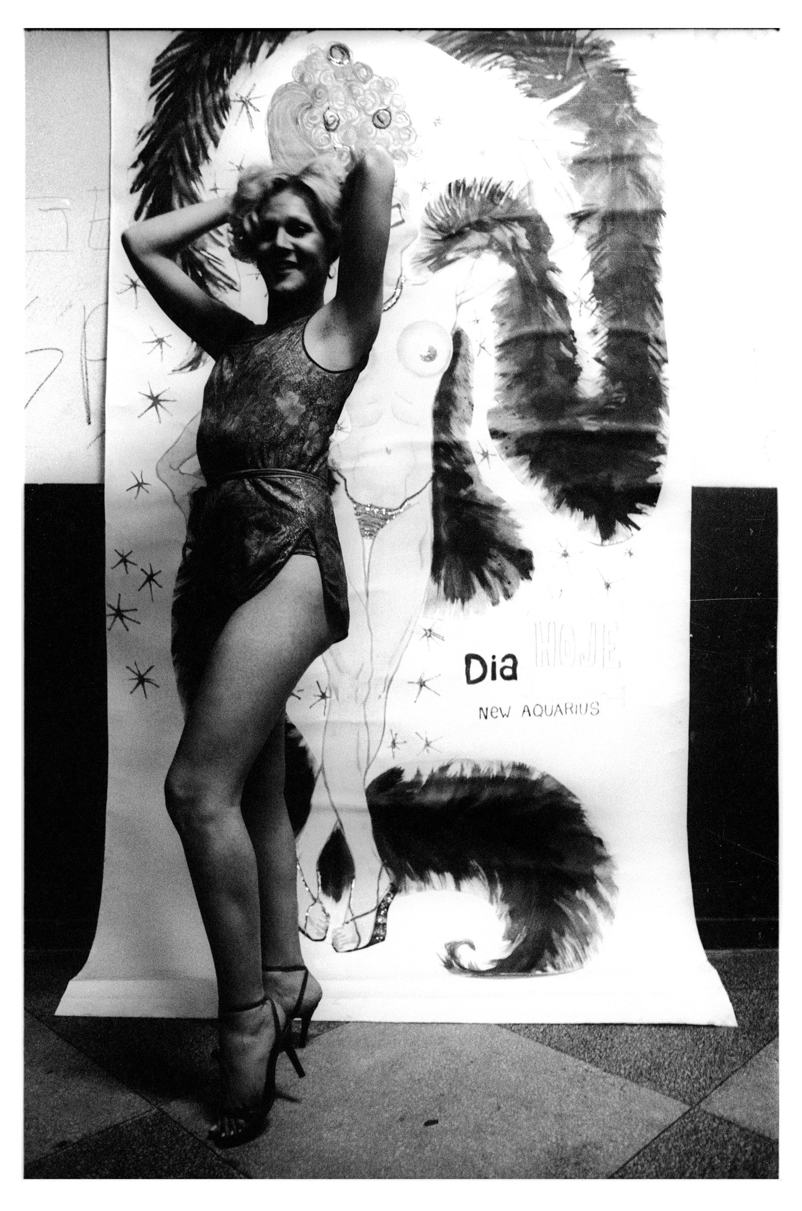 Série 'Travestis', na boate Aquarius, em Brasília (1980) — Foto: Divulgação/Leila Jinkings