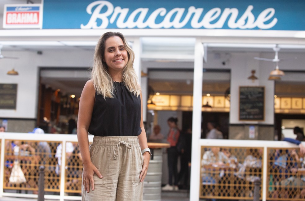 Bracarense. A sócia Carla Tomé busca manter a tradição do lugar — Foto: Júlia Aguiar