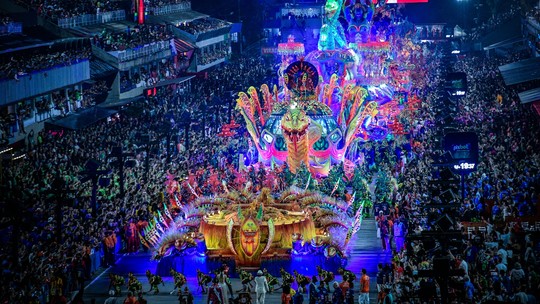 Carnaval 2025: saiba quanto vai custar passaporte para acompanhar as três noites de desfiles na Sapucaí 