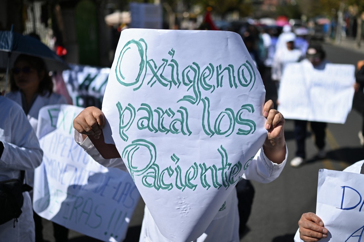 'Para os pacientes, oxigênio e comida': Médicos denunciam colapso hospitalar durante marcha contra bloqueios na Bolívia
