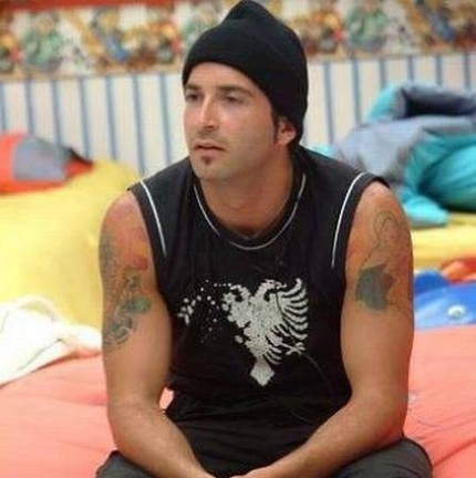 Participante do 'BBB' 4, Edílson Buba morreu dois anos depois do reality, em novembro de 2006, em decorrência de um câncer no abdômen — Foto: Reprodução/TV Globo