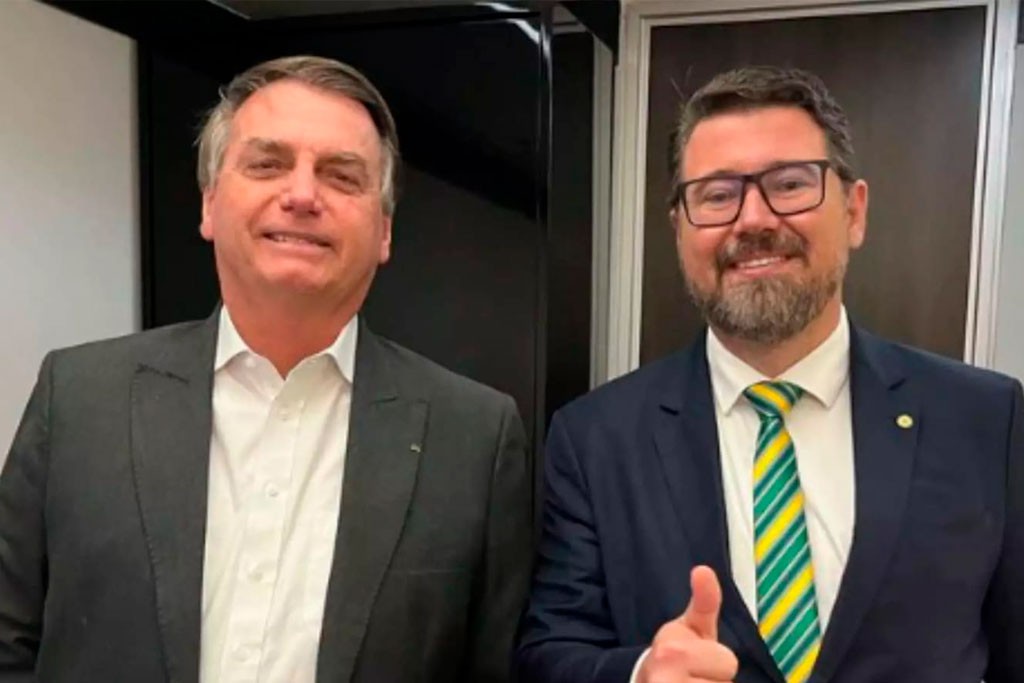 Em carta divulgada por Michelle, Bolsonaro anuncia apoio a Marcos ...