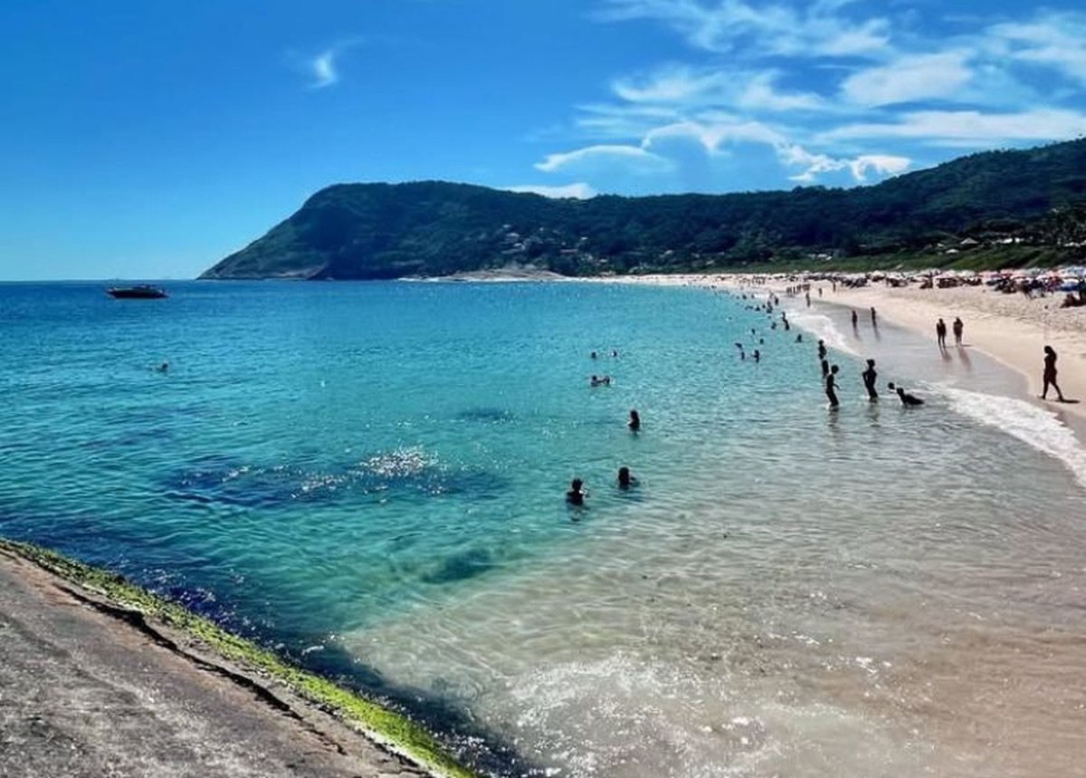 O Caribe é aqui: fenômeno no oceano deixa mar do Rio com águas cristalinas  em meio ao calorão