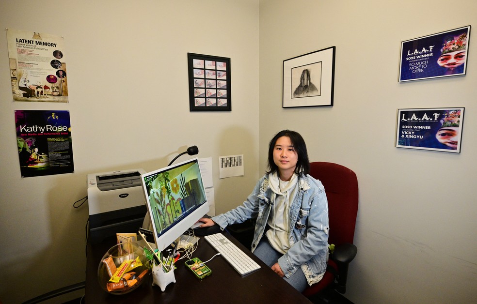 Xindi Zhang, recém-formada pela USC e vencedora do prêmio Student Academy Award por seu curta-metragem "The Song of Drifters" — Foto: FREDERIC J. BROWN / AFP