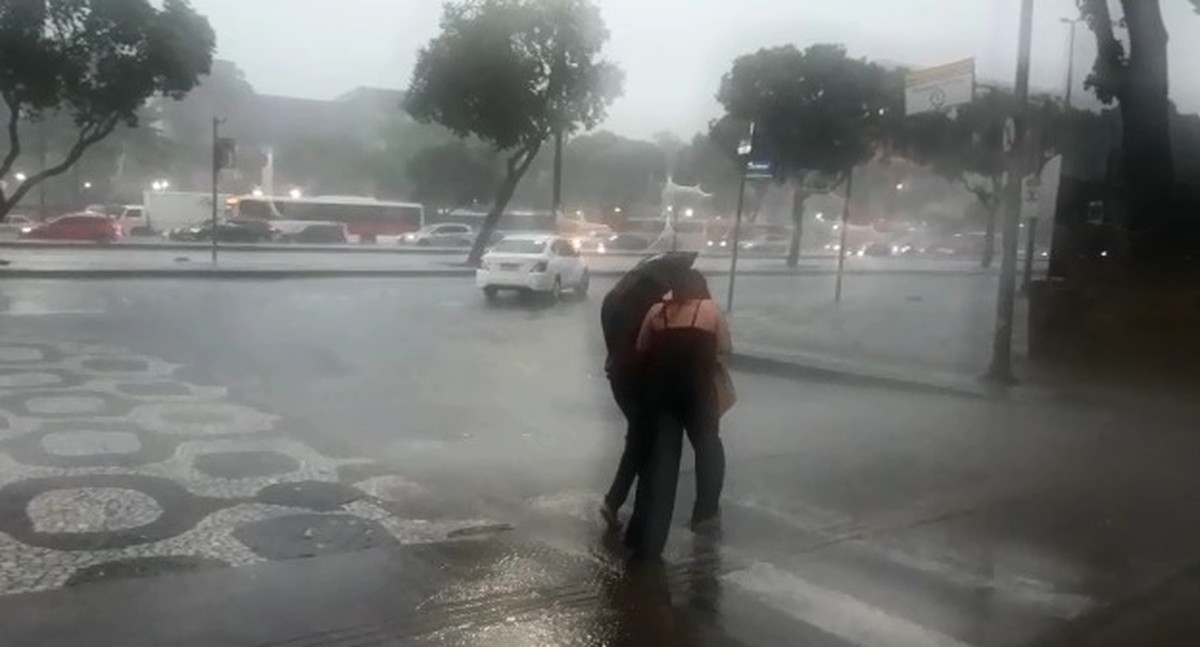 Pancadas de chuva atingem diversas regiões do Rio