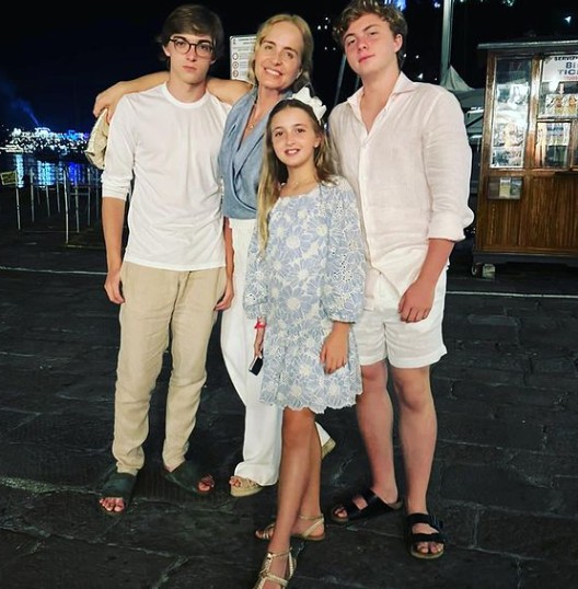 Angélica com os filhos, Joaquim, Eva e Benício — Foto: Reprodução/Instagram