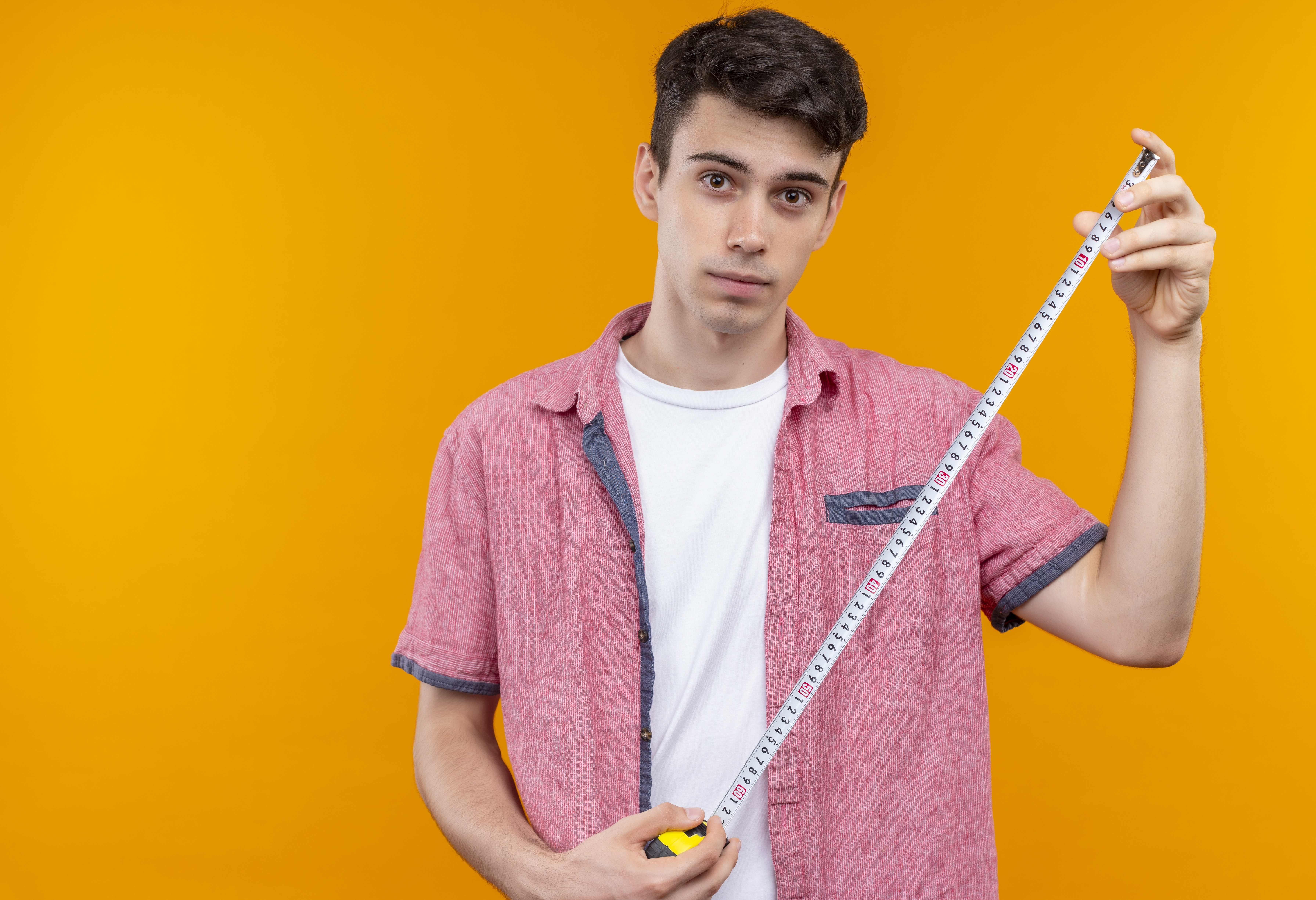 A altura importa? O corpo masculino e a pressão estética de ser baixo