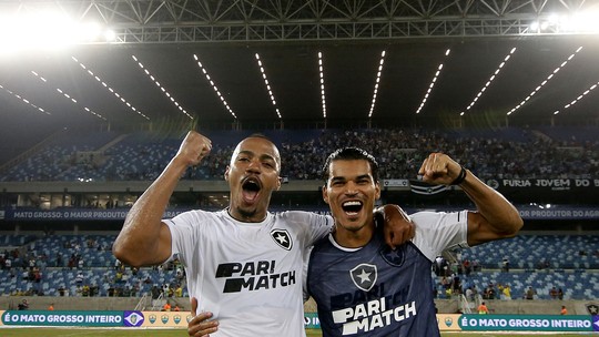 Da dupla no meio campo às pedaladas na folga, Danilo Barbosa e Marlon Freitas firmam parceria no Botafogo