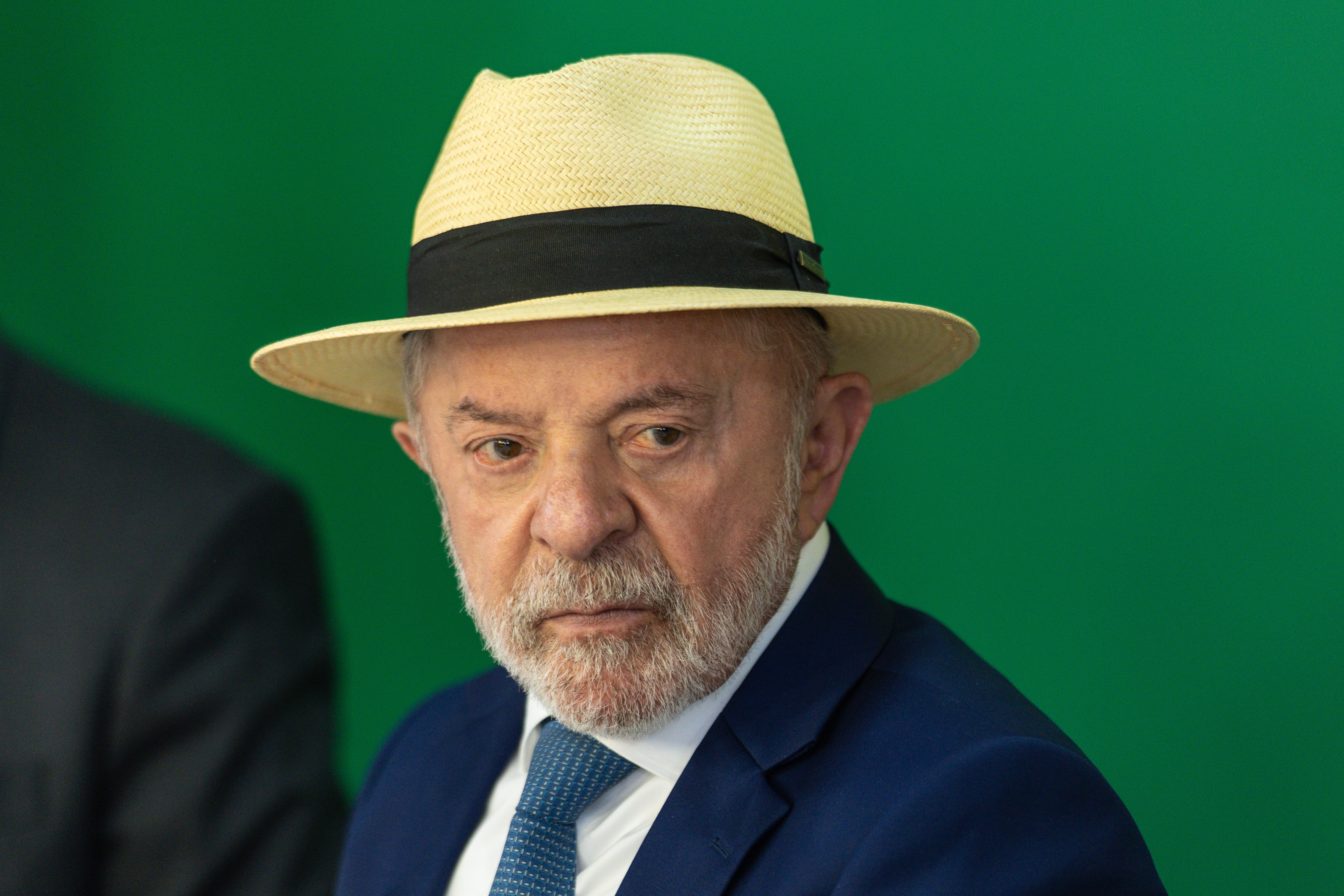 Lula diz que tenta falar com Trump e 
defende reciprocidade para mostrar que Brasil 'não é qualquer coisa'