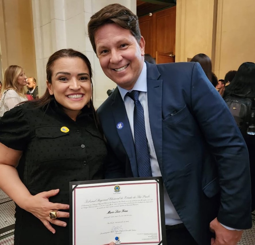 Karina Gama e o deputado Mario Frias, durante diplomação no Tribunal Regional Eleitoral de São Paulo (TRE-SP), em dezembro de 2022