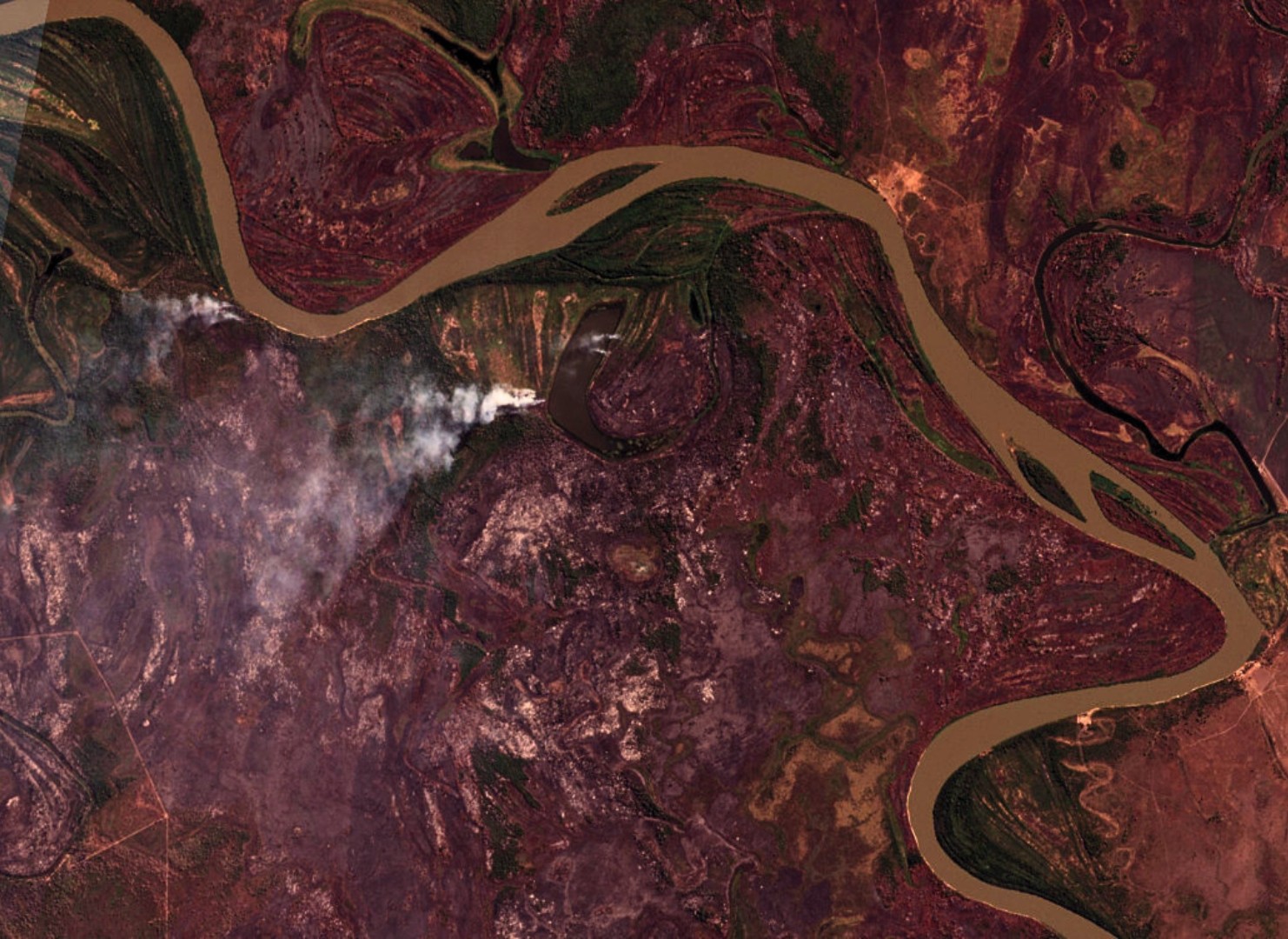 Queimadas em Cáceres, Mato Grosso: cidade ficou coberta por partículas de fumaça de incêndios florestais - Imagem: SCCON / PlanetScope