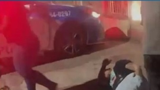 Motorista de aplicativo é atingido por disparo de fuzil no Jacarezinho