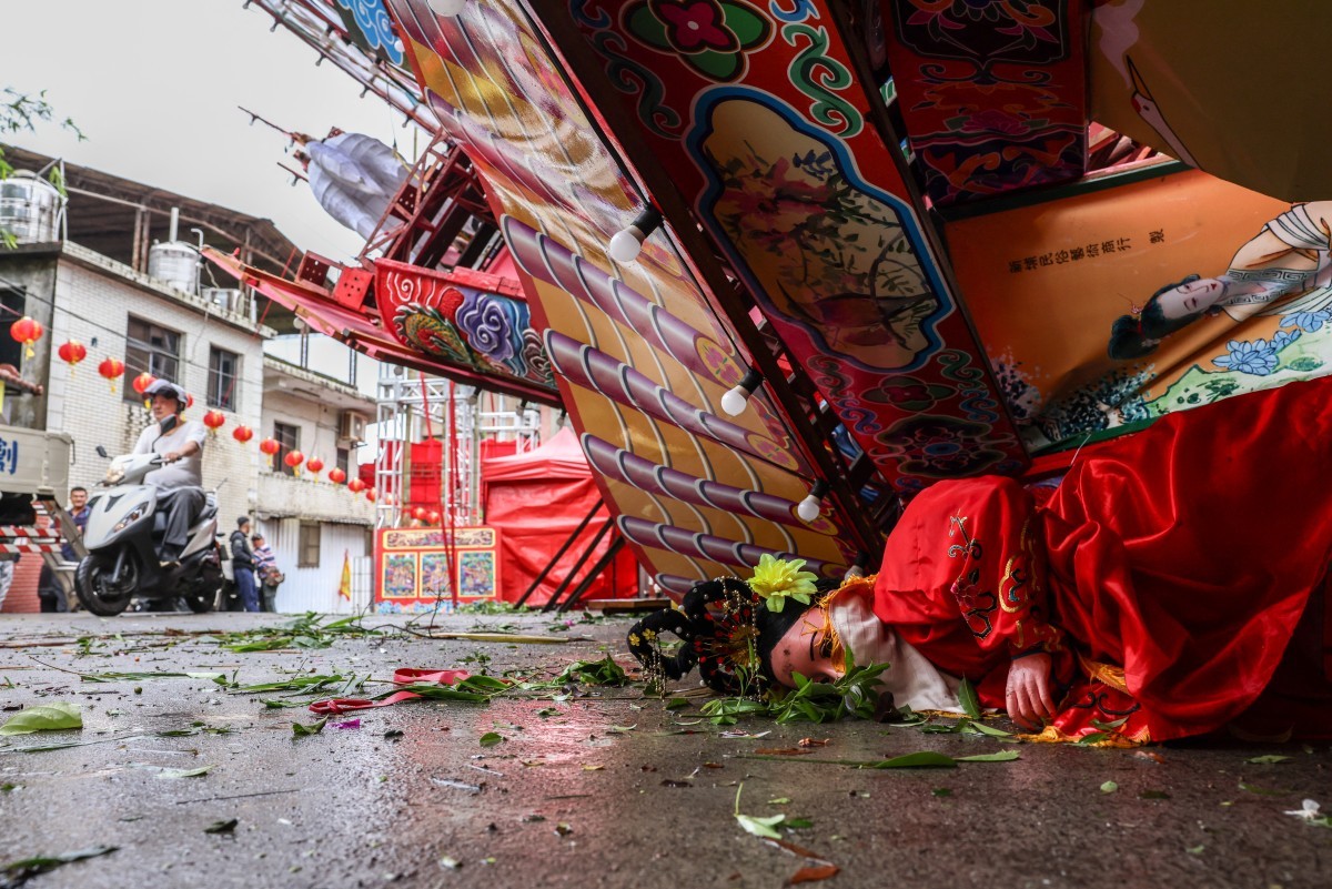 Tufão Chumpi já mata um e deixa mais de 500 feridos em Taiwan; ventos seguem para a China - Foto