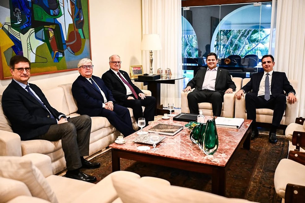 Pacheco em reunião com Alcolumbre e cúpula do Judiciário: senador evita abordar disputa — Foto: Reprodução/Instagram