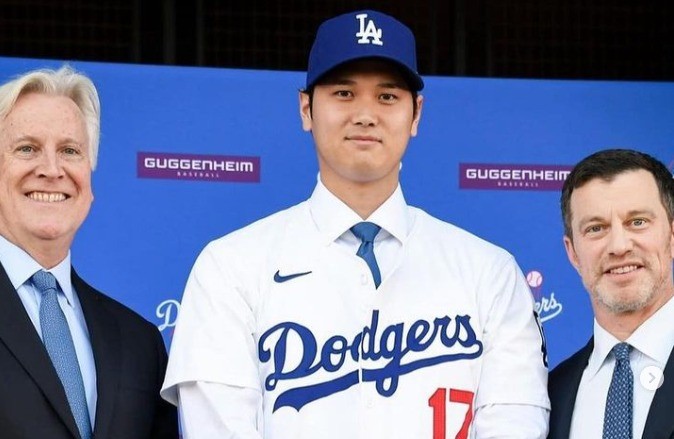 Shohei Otani tem contrato com o Los Angeles Dodgers de 700 milhões de dólares — Foto: Reprodução