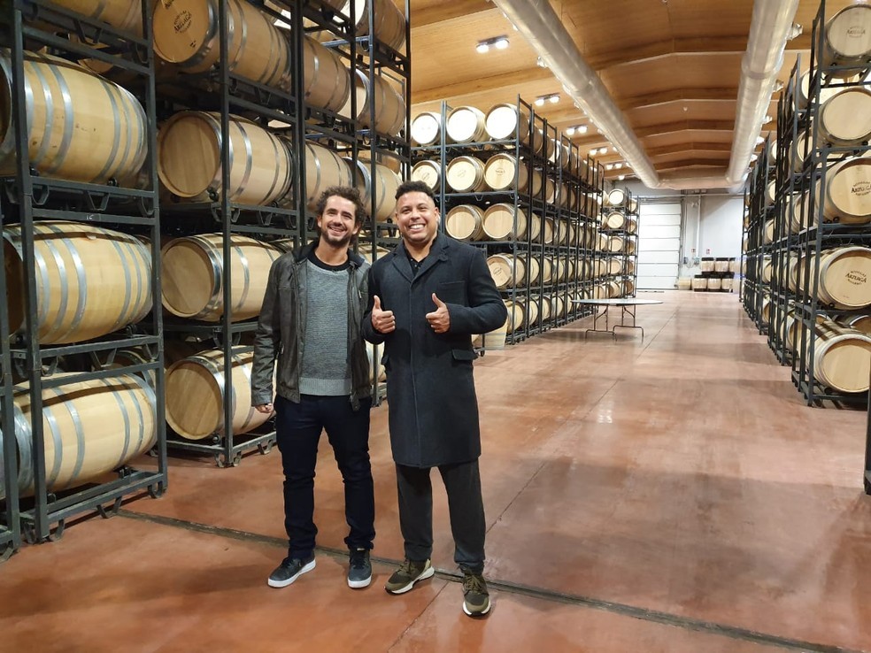 Ronaldo em vinícola durante gravação no GloboEsporte — Foto: Reprodução: Facebook
