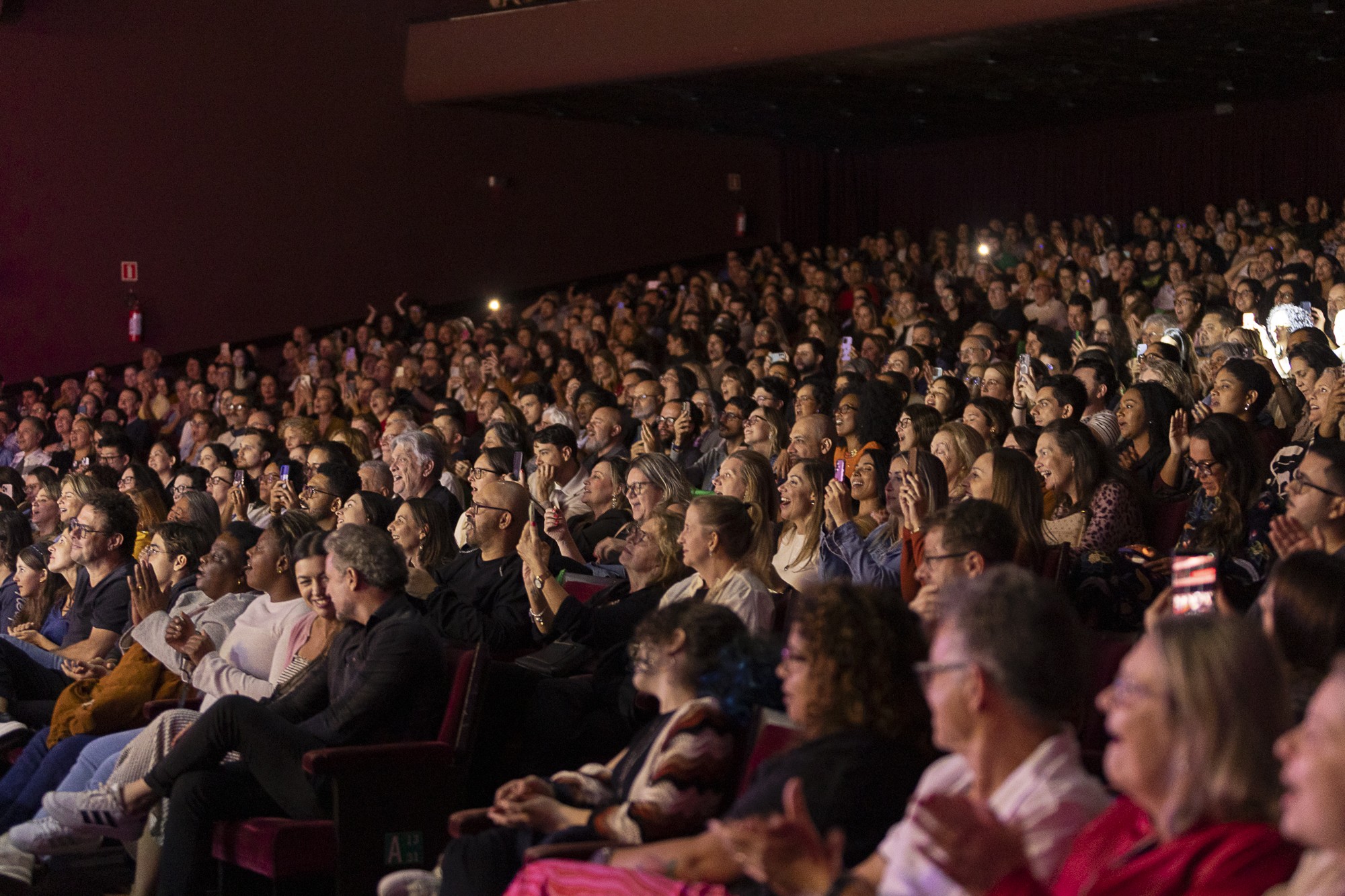 Festival de Curitiba tem encontros festivos, estreias e chamada contra celulares na plateia; veja mais