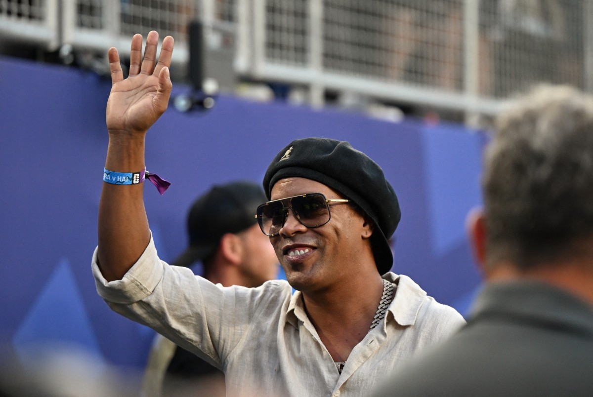 Aos 46 anos, Ronaldinho Gaúcho acerta retorno ao futebol para jogar na terceira divisão italiana