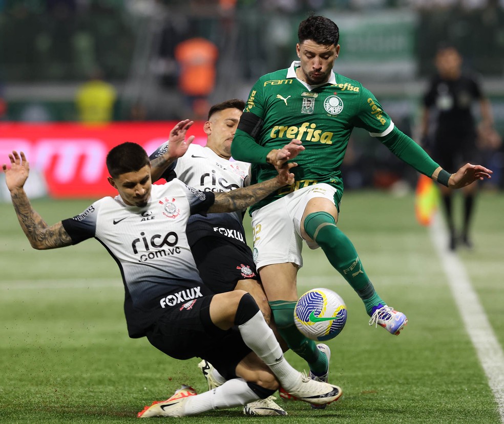 Palmeiras e Corinthians fizeram um clássico disputado, que foi definido na bola parada — Foto: Cesar Greco/Palmeiras