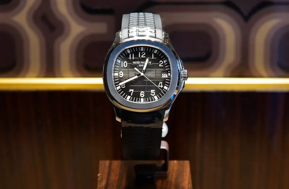 Relógio Patek Philippe, modelo semelhante ao que teria sido furtado da bagagem de um passageiro em aeroporto de Nova Orleans. — Foto: Reprodução
