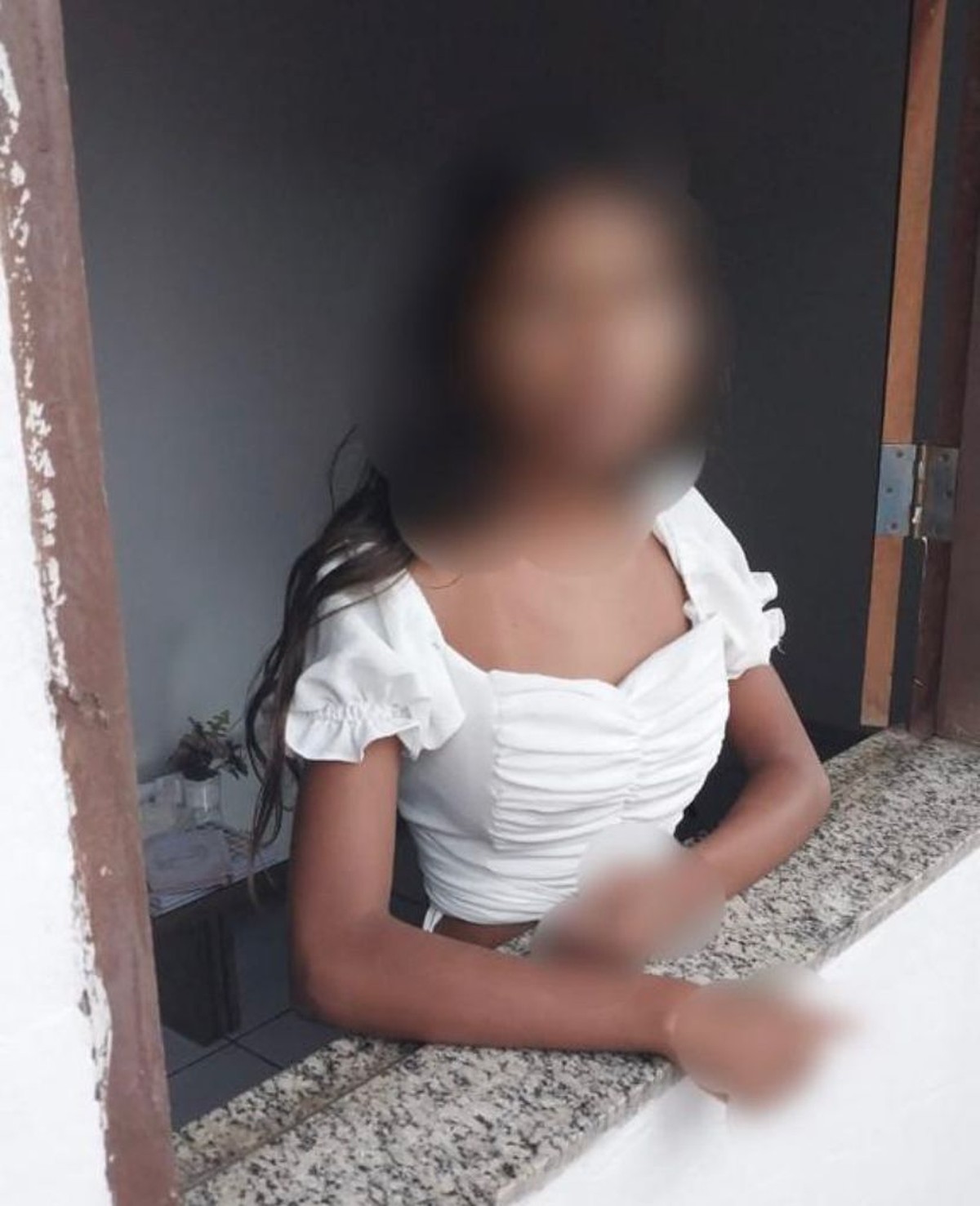 Menina com 12 anos nua Menina de 12 anos resgatada no Maranhão ficou assustada com a chegada da  polícia; veja fotos do imóvel