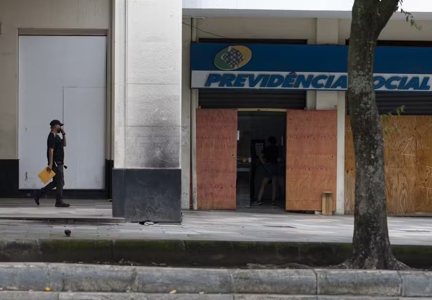 Crise na República: Líderes do PSD alertam para "podridão" e "ineficiência"