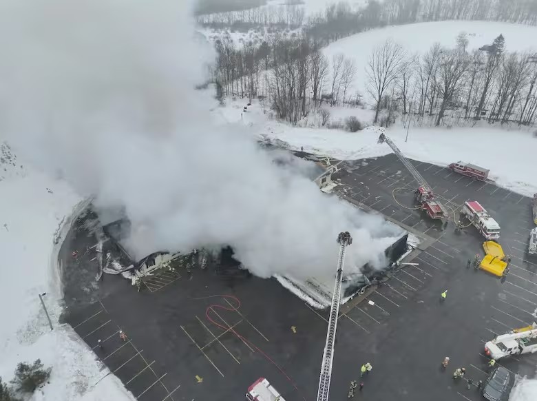 Explosão em igreja nos EUA deixa cinco feridos, incluindo pastor e bombeiros
